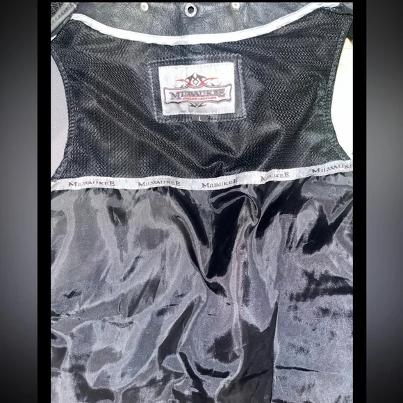 Vintage Milwaukee Black Leather Biker’s Vest with studded Eyelet Detailing - Picture 5 of 6